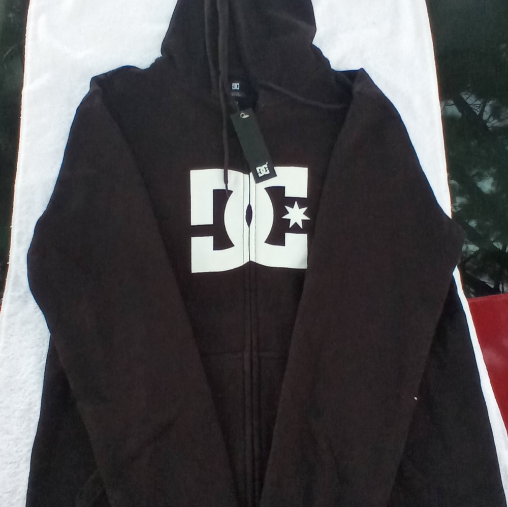 Brand new sweater | dc